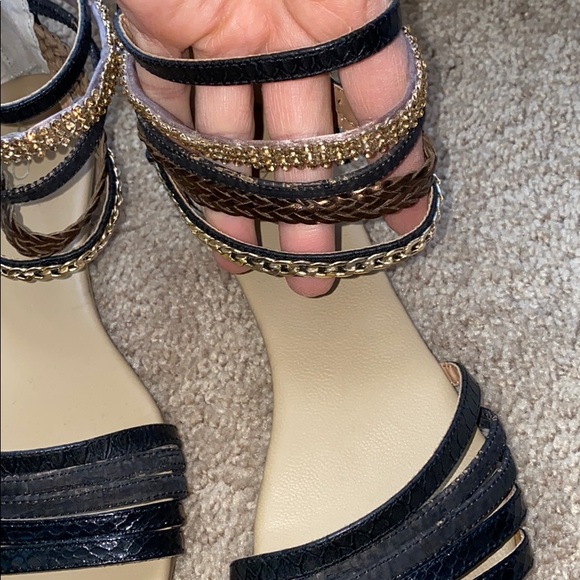sandals - Picture 3 of 12